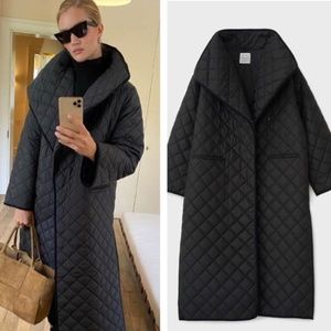 100% Authentic!! Org.$750 NWT Totême Oversized Split Quilted Coat Black M
